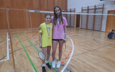 Daša Mihelič in Klementina Zalokar področni prvakinji v badmintonu